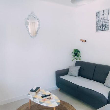 アルルLe Studio Des Tours - Parkingアパートメント エクステリア 写真